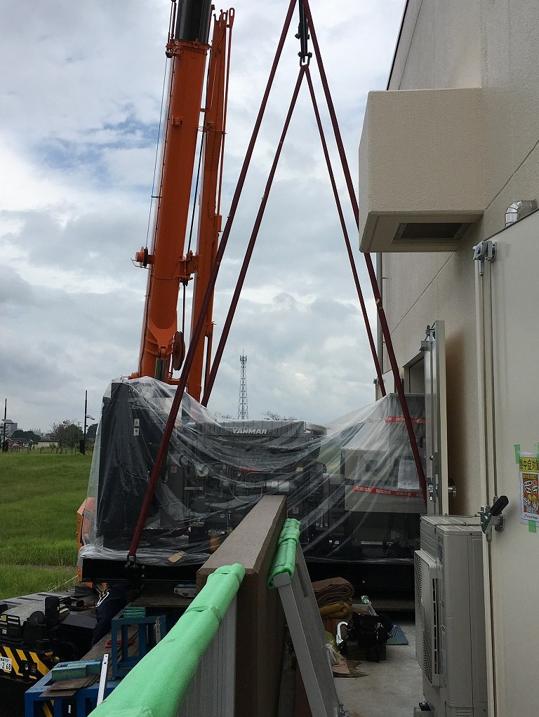 2階発電機搬入作業